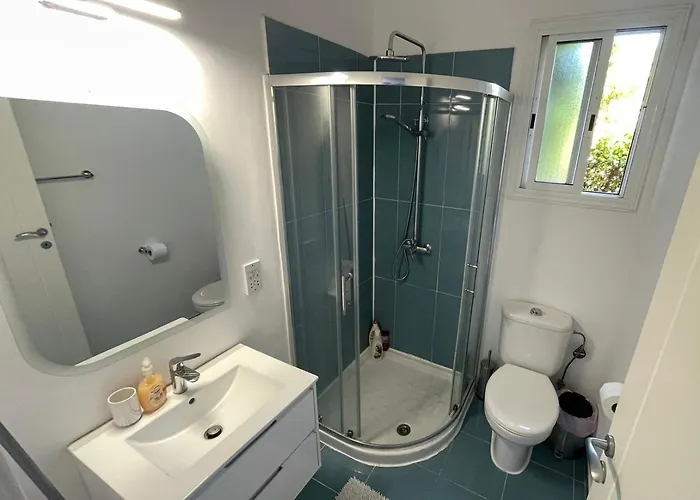 Pafia Blue-diamond, Studio, * بافوس